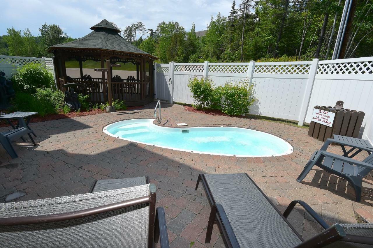 Les Pavillons Du Petit Manoir Du Casino Hotell La Malbaie Eksteriør bilde