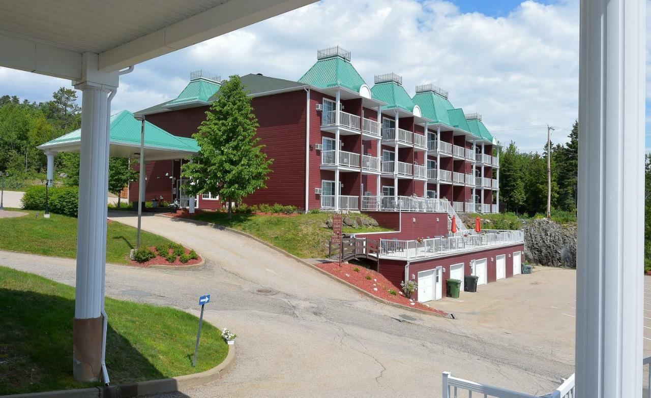 Les Pavillons Du Petit Manoir Du Casino Hotell La Malbaie Eksteriør bilde